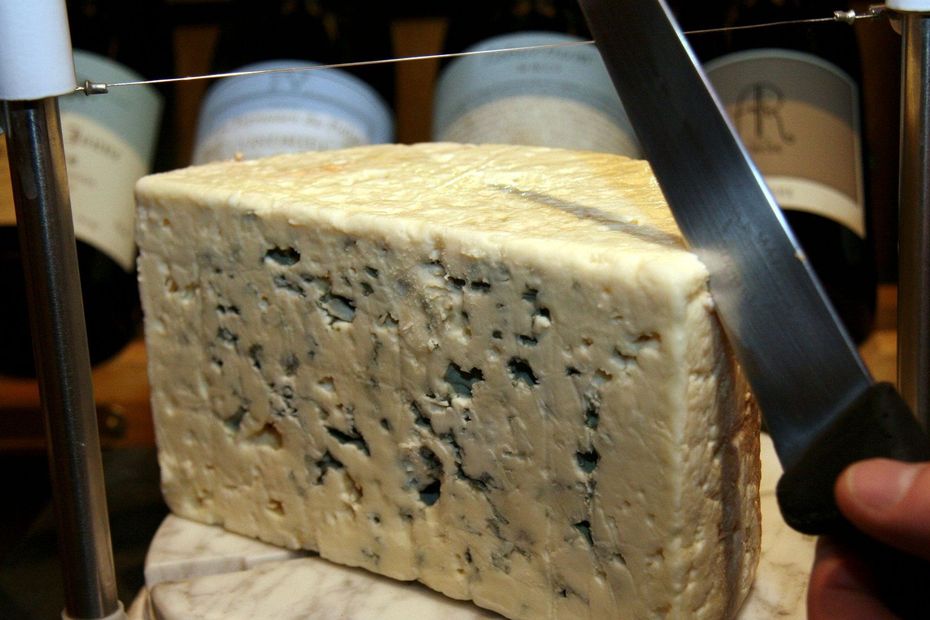 Bleu De Brebis Et Roquefort Société La Guerre Des Fromages à Pâte Persillée Dans Laveyron 