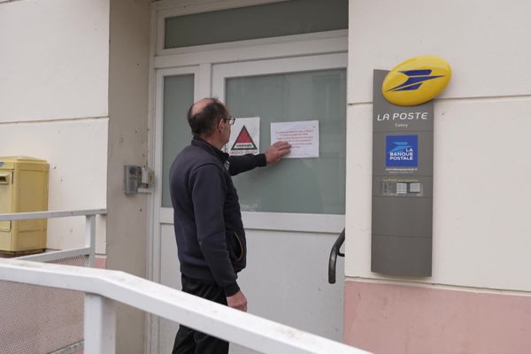 Le bureau de poste est porte close depuis le 9 octobre 2024, à Coincy, dans l'Aisne. Les travaux n'ont pas encore démarré.