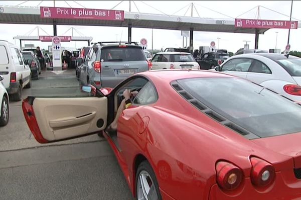 Une station service à Lattes près de Montpellier ce 26 mai 2016