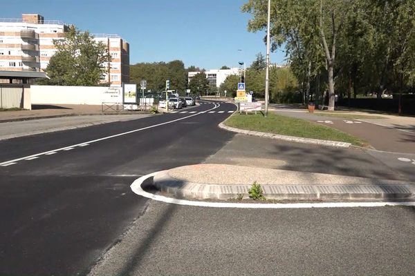 Lieu où a eu la collision à Elancourt entre un jeune homme qui circulait à scooter et une voiture de police.