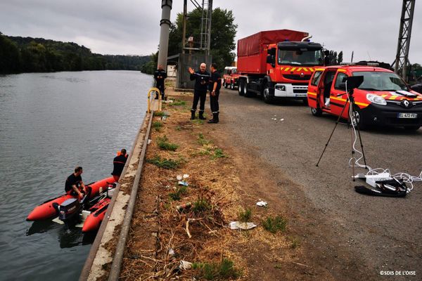 16 sapeurs-pompiers étaient sur place, accompagnés d'un bateau de reconnaissance et de sauvetage et d'un drone