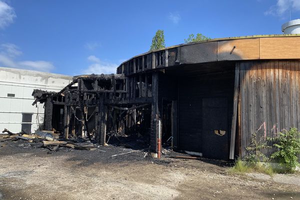 La maison de l'enfance de Petit-Quevilly a pris feu dans la nuit du 24 au 25 mai 2024.