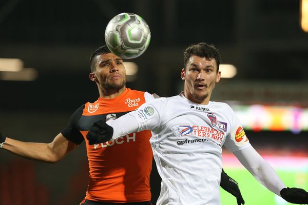 Les Merlus ont dominé une bonne partie du match, jusqu'à ce que Lopy égalise avec une tête de dernière minute. 