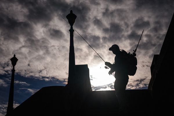 Un pêcheur adepte du streetfishing