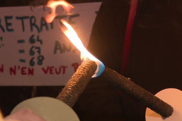 Retraite aux flambeaux à Besançon contre la réforme des retraites, le 14 février 2023.