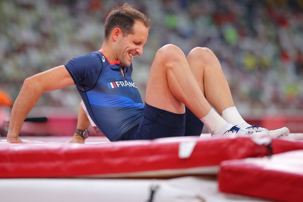 Renaud Lavillenie se blesse lors du concours olympique de la perche