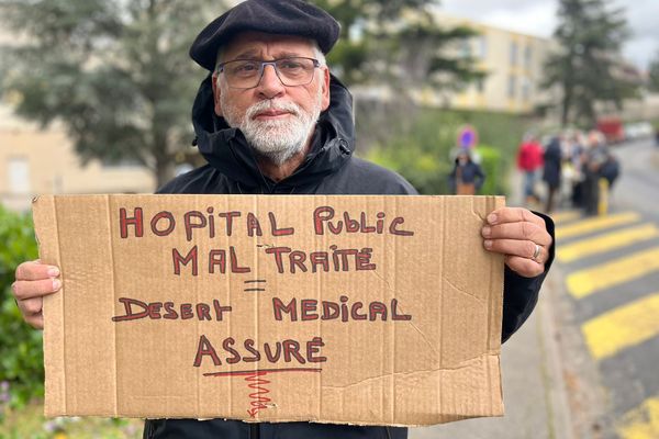 Un collectif s'inquiète de la situation de l'hôpital de Saint-Affrique dans le sud de l'Aveyron où le manque de personnels soignants entraîne des fermetures de lits dans les services de médecine.