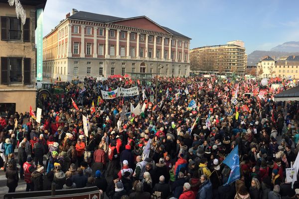 Plusieurs cortèges ont convergé vers le palais de justice