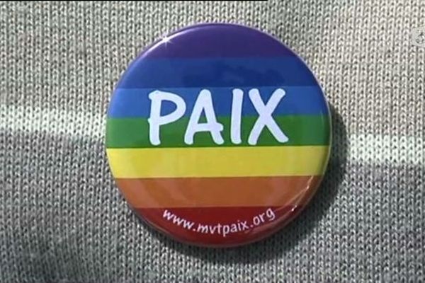 Le badge du Mouvement pour la Paix