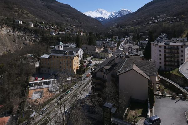 Les commerces de Brides-les-Bains (Savoie) souffrent de l'absence des curistes depuis la fermeture des thermes. Photo d'illustration.