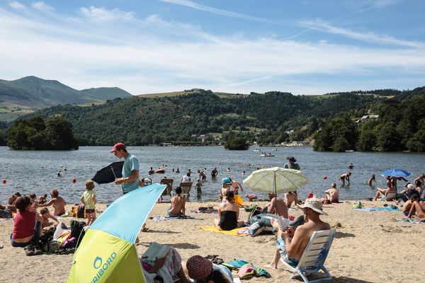 Avec les températures caniculaires de l'été, la tentation est forte de piquer une tête pour se rafraîchir : mais gardez en tête quelques simples règles pour vous baigner en toute sérénité.