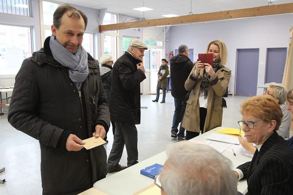 Christophe Porquier votant lors du second tour de la présidentielle, le 7 mai 2017.