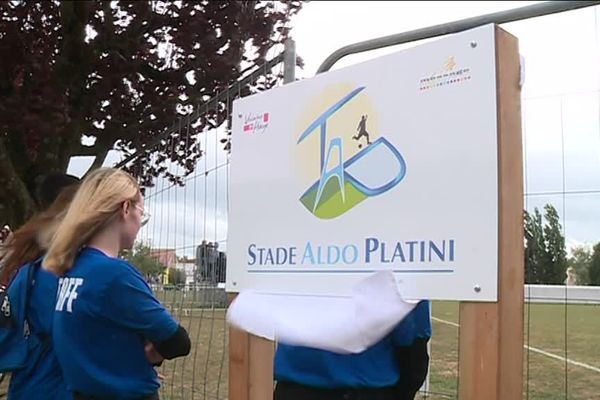 A Velaines-en-Haye, à l’occasion de l’inauguration du stade qui porte le nom d'Aldo Platini, le club de l’A.S. Velaine en Haye a programmé une belle fête avec le Variété Club de France