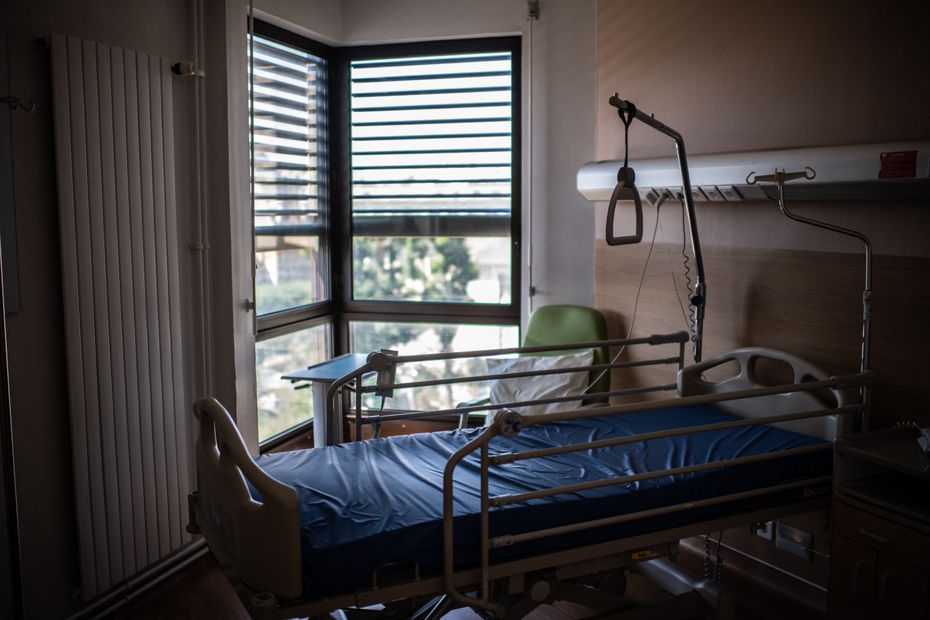 Reopening of 400 Beds in Paris Public Hospitals: Is it Good News or Just an Announcement?