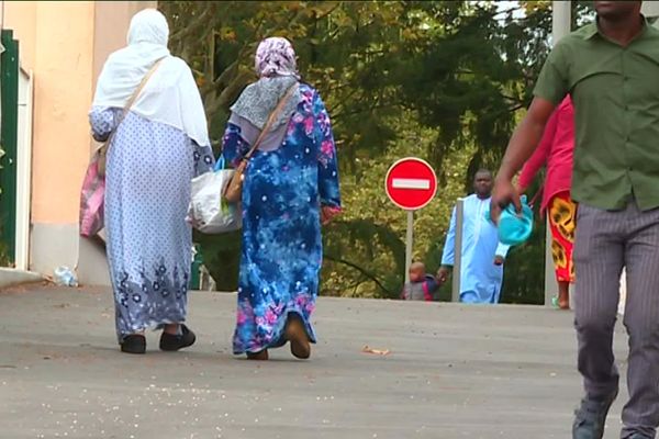 « On aime notre quartier parce-qu’on est mélangé, y ‘a des blancs, y’a des noirs », « ça bouge dans le quartier donc c’est agréable ». 