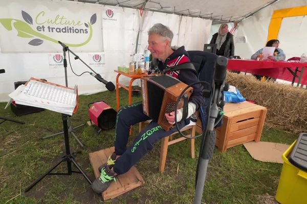 Christelle de Franceschi a battu le record du monde du concert d'accordéon avec 80 heures de jeu.