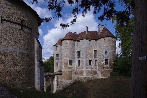 Dans l'Eure, le château d'Harcourt retrouvera dans l'après-midi un ciel plus éclairci qu'en matinée. 