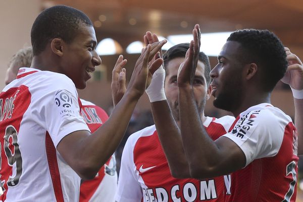 Les joueurs monégasques fêtent leur victoire contre Toulouse, le 29 avril 2017