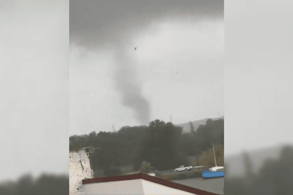 La tempête s'est formée au-dessus de Saint-Jean-de-Losne (Côte-d'Or).