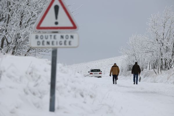 Meteo France met en garde dimanche contre de possibles coulées de neige dans les Vosges. La météo perturbée se poursuivra jusqu'à lundi soir