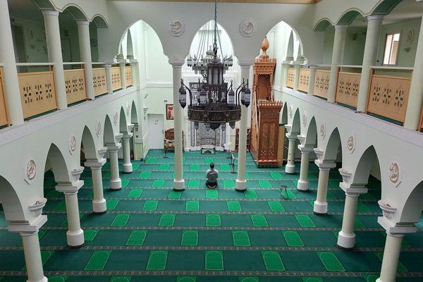 La Grande Mosquée de Clermont-Ferrand ouvre à nouveau ses portes aux fidèles, dans le respect des mesures sanitaires.