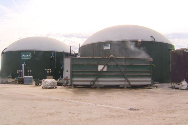  A  Brazey-en-Plaine, cette unité de méthanisation a été installée dans une ferme pour valoriser les déchets de productions : bovins et céréales.