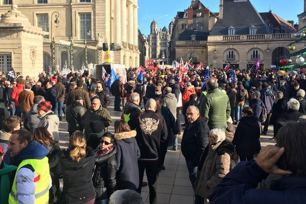 Les manifestants dijonnais se sont donné rendez-vous à 14 heures sur la place de la Libération.