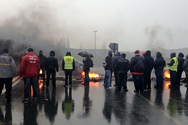 Les salariés de Renault Cléon ont été appelés à la grève pour dénoncer les accords de compétitivité.