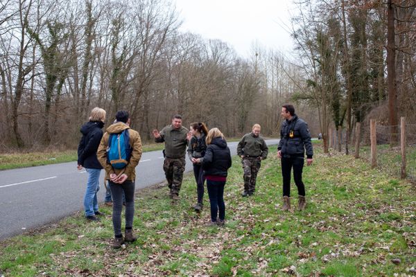 Les militants de l'association AVA lors d'une action en forêt de Compiègne