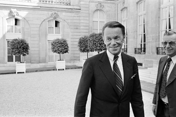 Archives 2 Août 1977. Albin Chalandon, alors directeur d'Elf Aquitaine, devant le palais de l'Elysée. L'ancien ministre de la Justice est mort à 100 ans. 