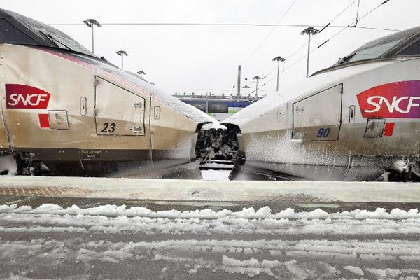 La neige, c'est bien pour faire des bonshommes. Sur les voies ferrées, ça n'amuse personne. (photo d'illustration.) 