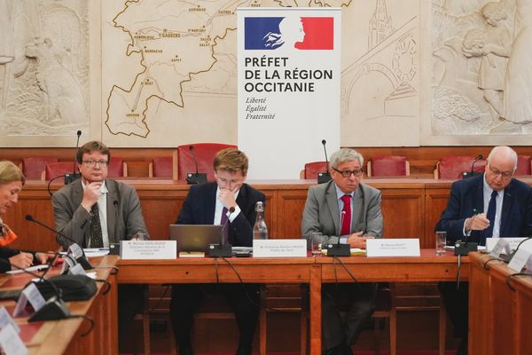 Le préfet d'Occitanie, Étienne Guyot, en présence de François-Xavier Lauch, préfet du Tarn, a réuni le comité de suivi des engagements de l’État du projet A69, du projet de nouvelle liaison autoroutière reliant Castres à Verfeil.