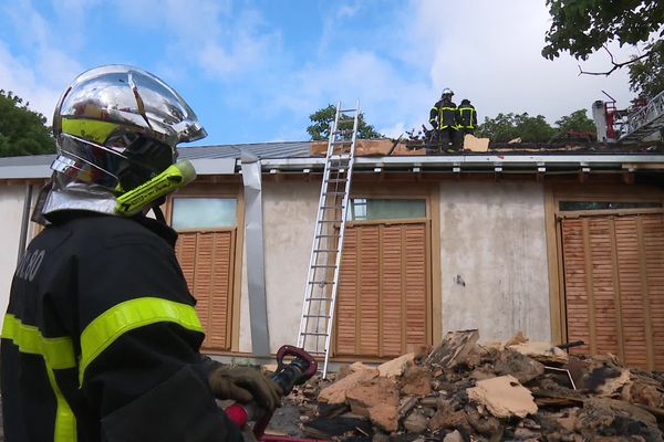 Le quartier d'Étouvie a de nouveau été le théâtre d'incendies dans la nuit du 30 juin au 1er juillet. La médiathèque a été prise pour cible pour la deuxième fois.