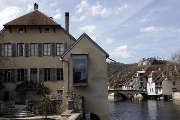 Pendant un an, Anne Roignot-Devroye a été conservatrice du musée Courbet d'Ornans, dans le Doubs.