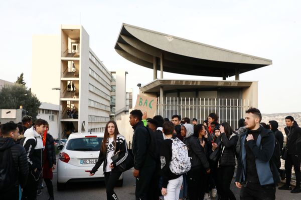 Le lycée Saint-Exupéry dans le 15ème, en grève contre la réforme du BAC, en février 2020. 