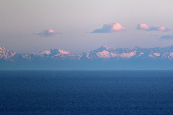 La Corse photographiée depuis Nice, le 7 mars 2017 lors de la tempête Zeus, la photo d’un vrai mirage