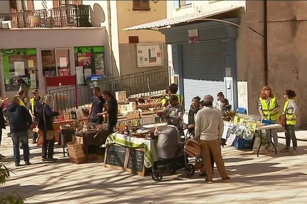 Ce marché éco-responsable à Puget-Thénier était composé d'une douzaine de stands. 