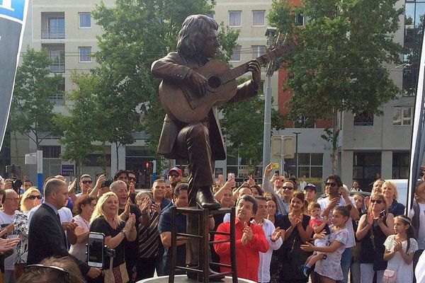 Le célèbre chanteur Manitas de Plata a désormais sa statue sur le parvis de la mairie de Montpellier - 1er Juin 2017