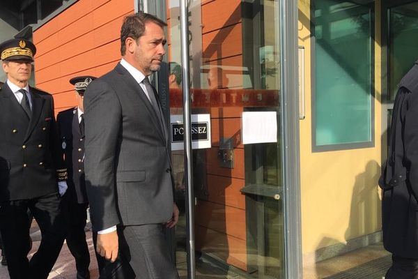 Christophe Castaner à son arrivée au commissariat d'Albi.