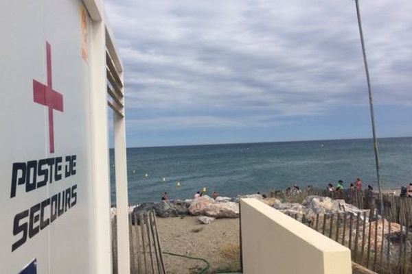 Le poste de secours centre de la plage de Torreilles