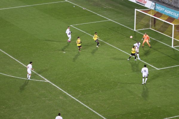 Une des rares mais belle action de Cassel. Le PSG était nettement au-dessus, sans que Cassel ne démérite.