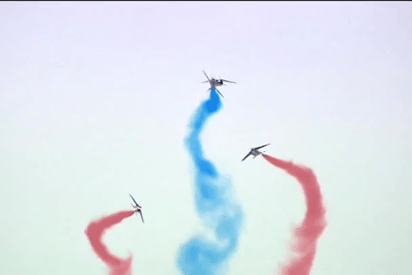 Pour finir, la patrouille de France a donné le meilleur d'elle-même en n'hésitant pas à faire tourbillonner ses alphajets.