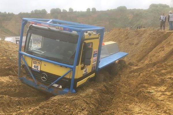 Les compétitions de truck trial consistent en des épreuves d’habileté sur des terrains accidentés.