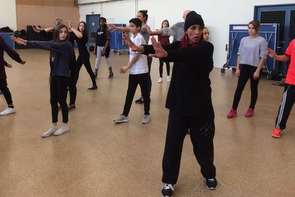 Atelier de danse au collège Édouard Vaillant à Vierzon (Cher)