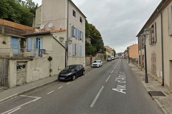 C'est sur cette route, l'avenue d'Anduze à Alès (Gard) qu'a été découvert un cycliste inanimé dans la soirée du 9 avril 2022.