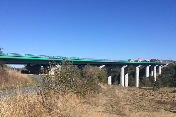 Le viaduc du Layon , l'un des 23 ponts à l'état jugé "altéré"