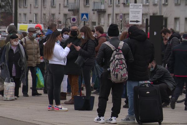 Vers 15h30, tous les passagers en attente ont été évacués de la gare d'Angoulême