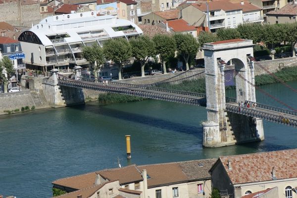 Les médecins généralistes de Tain-Tournon répondent aux patients ayant des symptômes du COVID-19. Image d'archive de Tournon-sur-Rhône en octobre 2013