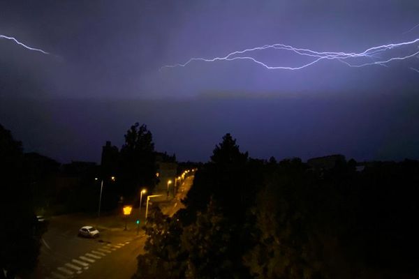 Eclairs dans le ciel de Dijon, le mardi 11 juillet 2023