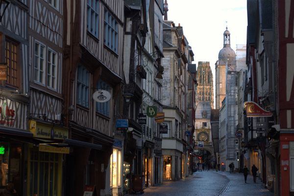 Rue du Gros-Horloge à Rouen – Archives